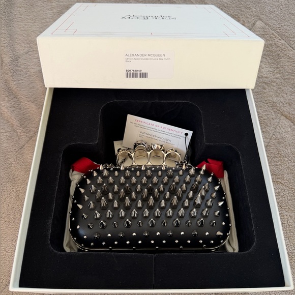 NEW🔥Alexander McQueen Skull Knuckle Bag with Spikes🔥 - Picture 16 of 16
